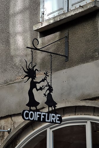 Trouvaille au détour des rues de Villefranche de Rouergue 
Posté par lyli12  sur 2011-08-24 16:16:49 
    Tagged:  , enseigne publicitaire , coiffure , rue , art , femme , signalétique ,…
