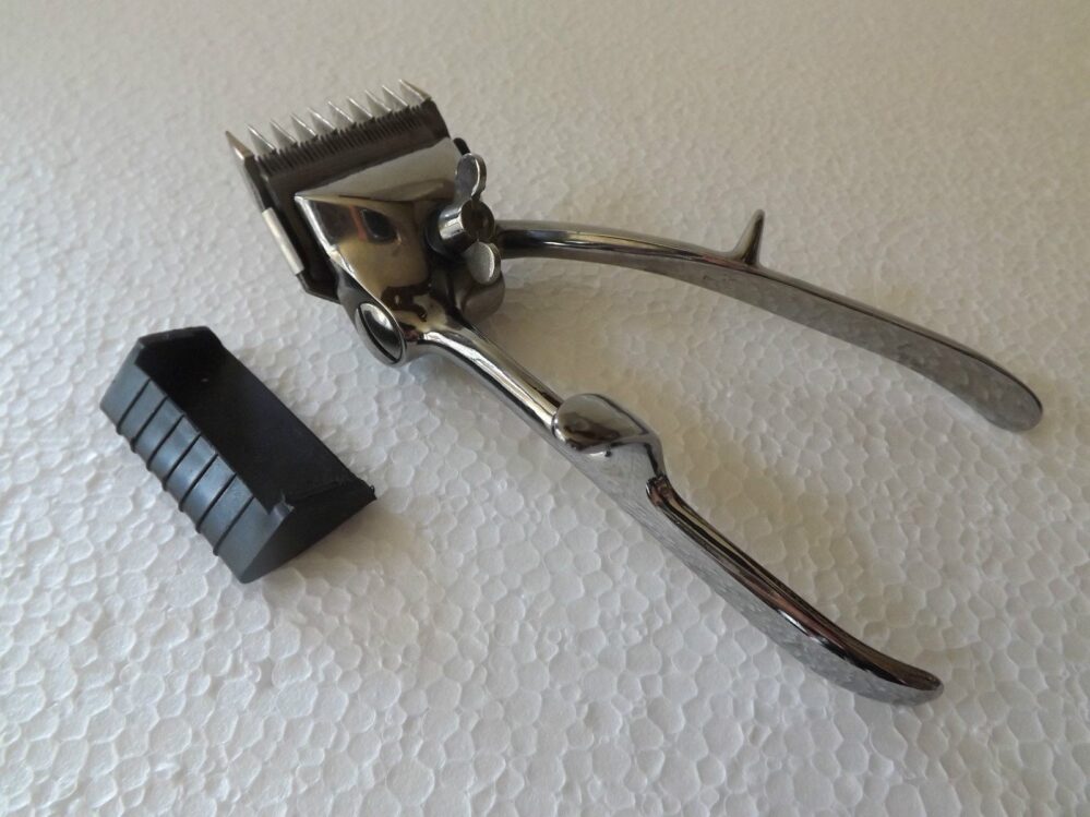 tondeuse   mecanique  ancienne  de  coiffeur 
 Prix : 6.90
 Termine le : 2016-09-18 10:48:10
 Vu sur eBay 
[ad_1] 
[ad_2]…