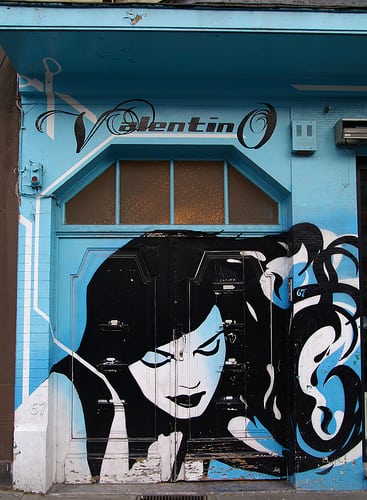 Posté par Papadji  sur 2013-08-20 21:49:18 
    Tagged:  , Laeken , street art , Bruxelles , façade 
[ad_1]
[ad_2]…