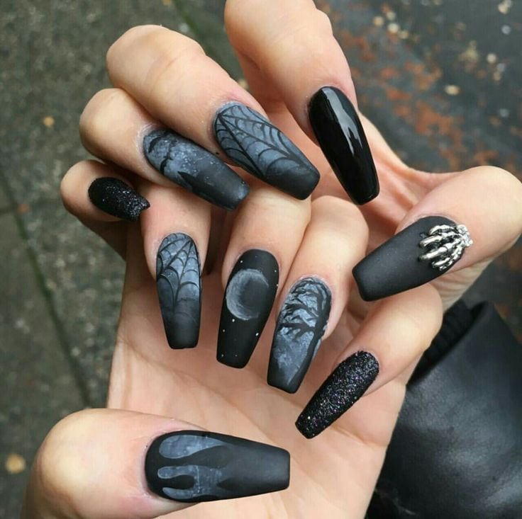 [ad_1]

Black matte and glossy nails with goth decoration
Source by samina_latifi
[ad_2]
			
			…