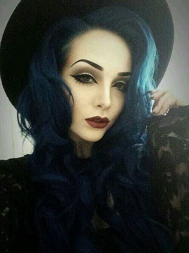 Idée Couleur & Coiffure Femme 2017/ 2018 : 
 
Description
 
I want this elegant blackened teal blue hair. love the makeup too
 
 

madame.tn/beaute/coiffure/idee-couleur-coiffure-femme-201… 
Posté par madame_shopping  sur 2018-02-07 01:24:45 
    Tagged:…
