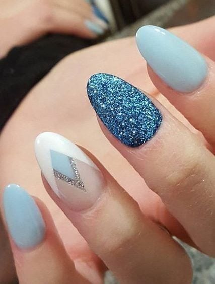 [ad_1]

Pretty Nail Art Ideas for 2018 Yes the accent nail has become so accented for 2018 that its officially the only polish in a nonexistent manicure almost like a midi-ring on a bare hand. To get the look freehand a…