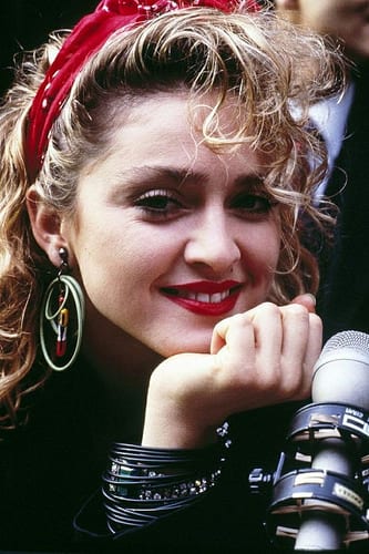 Idée Coiffure : 
 
Description
 
coiffure headband, Madonna dans les années 80, bandeau rouge et boucles d’oreille
 
 

madame.tn/beaute/coiffure/idee-coiffure-coiffure-headband… 
Posté par madame_shopping  sur 2017-11-14 04:00:15 
    Tagged:  
[ad_1]
[ad_2]…