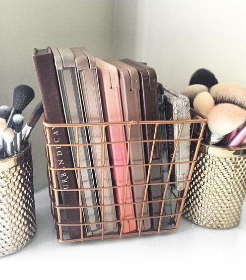 [ad_1]

Keep all your makeup palettes on display and within reach by storing them in cool copper wire baskets on your vanity.
Source by thezoereport
[ad_2]
			
			…