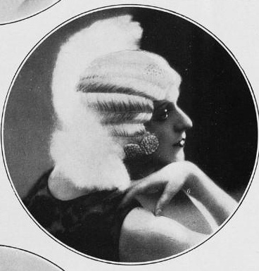 Les Modes (Paris) January 1930 coiffure du soir par Curly 
Posté par .pintuck  sur 2013-08-27 19:47:46 
    Tagged:  , 1930’s , 1930s style , 1930 , Les Modes (Paris) 1930 ,…